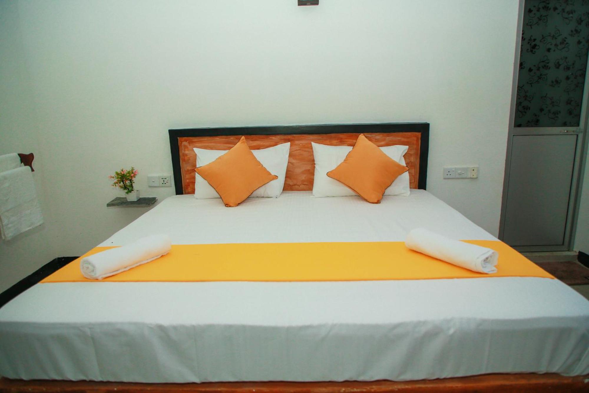 Samee Dream Guest Hotel Midigama East Exterior foto